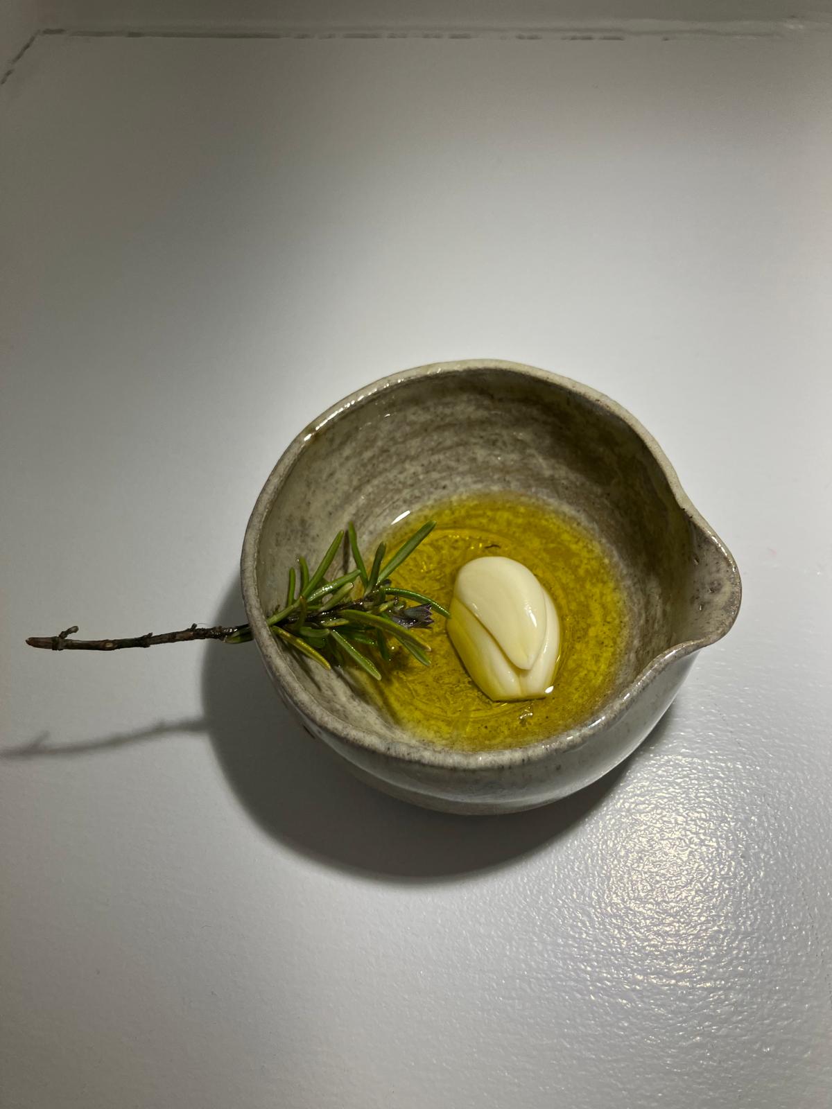 Garlic & Herb Pot